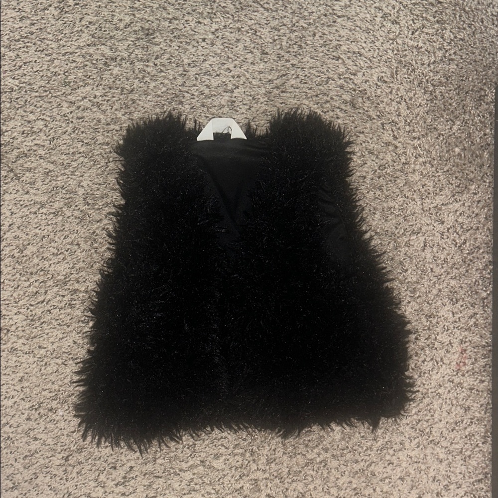 Girls size 8/10 H&M NWOT black furry type vest - adorable!!!